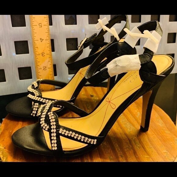 Le Soir by Pour La Victoire Estee Satin Sandal NIB - Picture 5 of 8